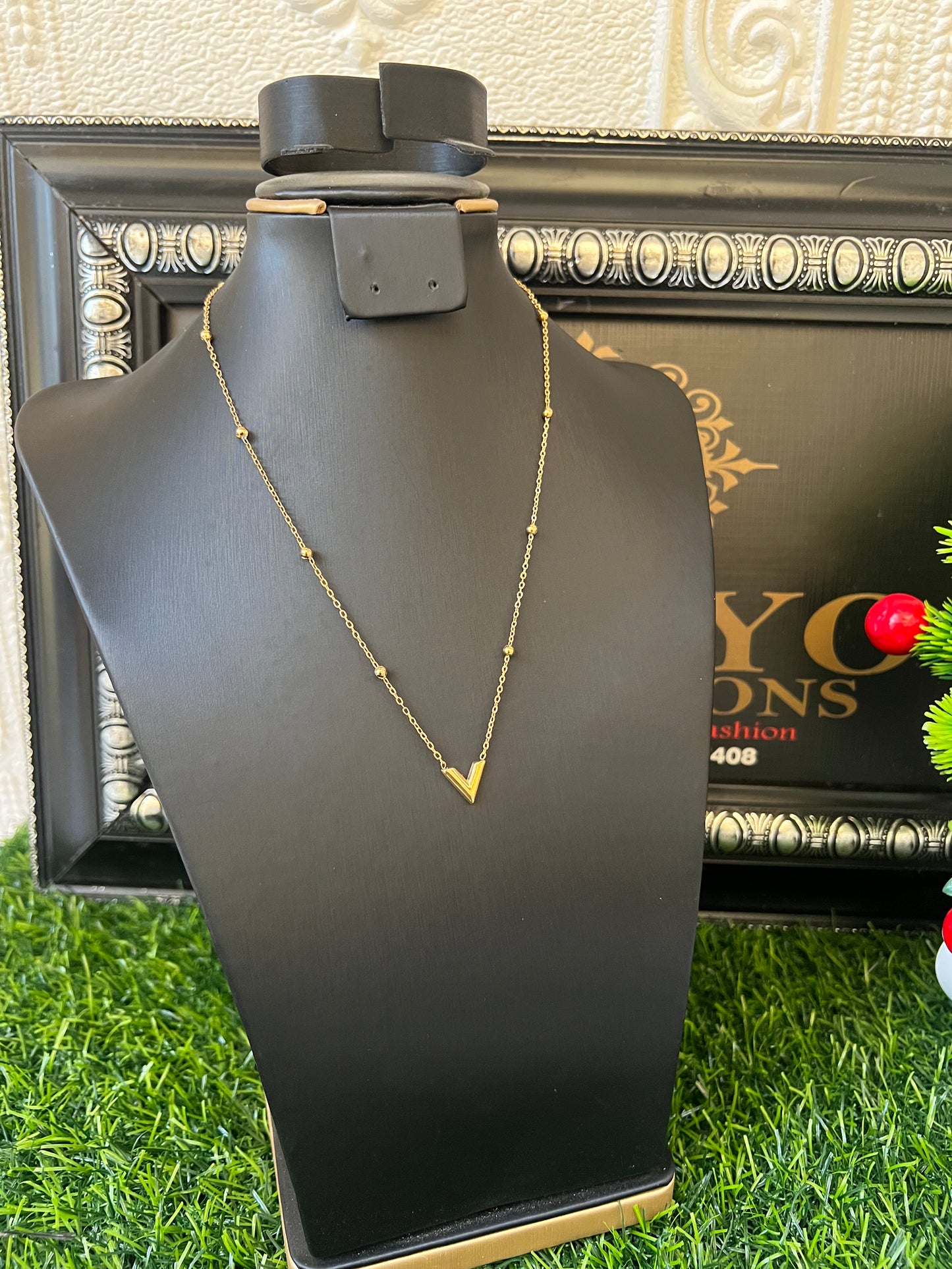 Gold V necklace