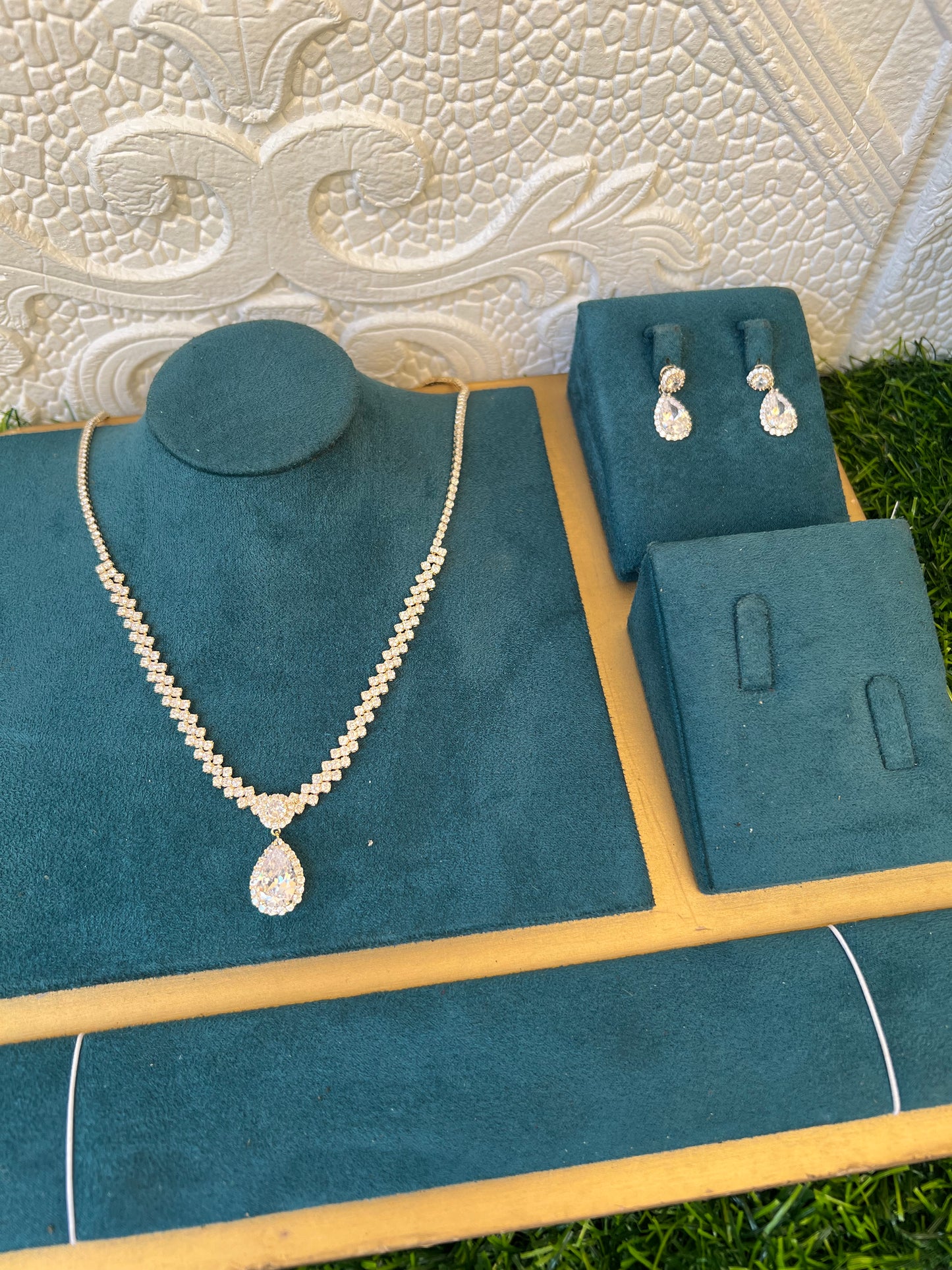 Gold jewelry set