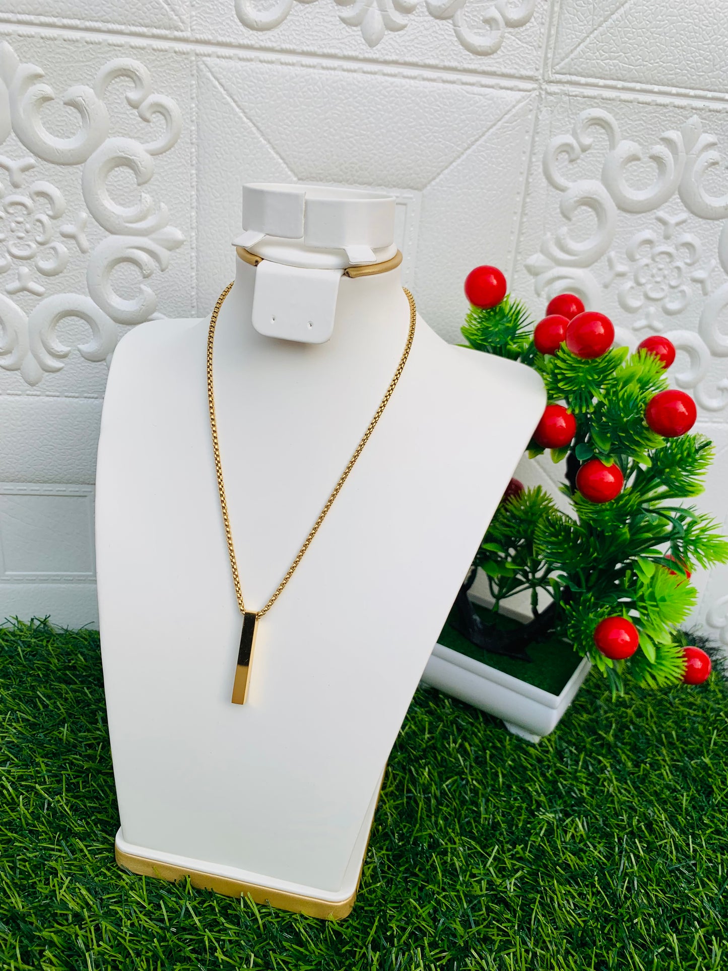 Gold male necklace