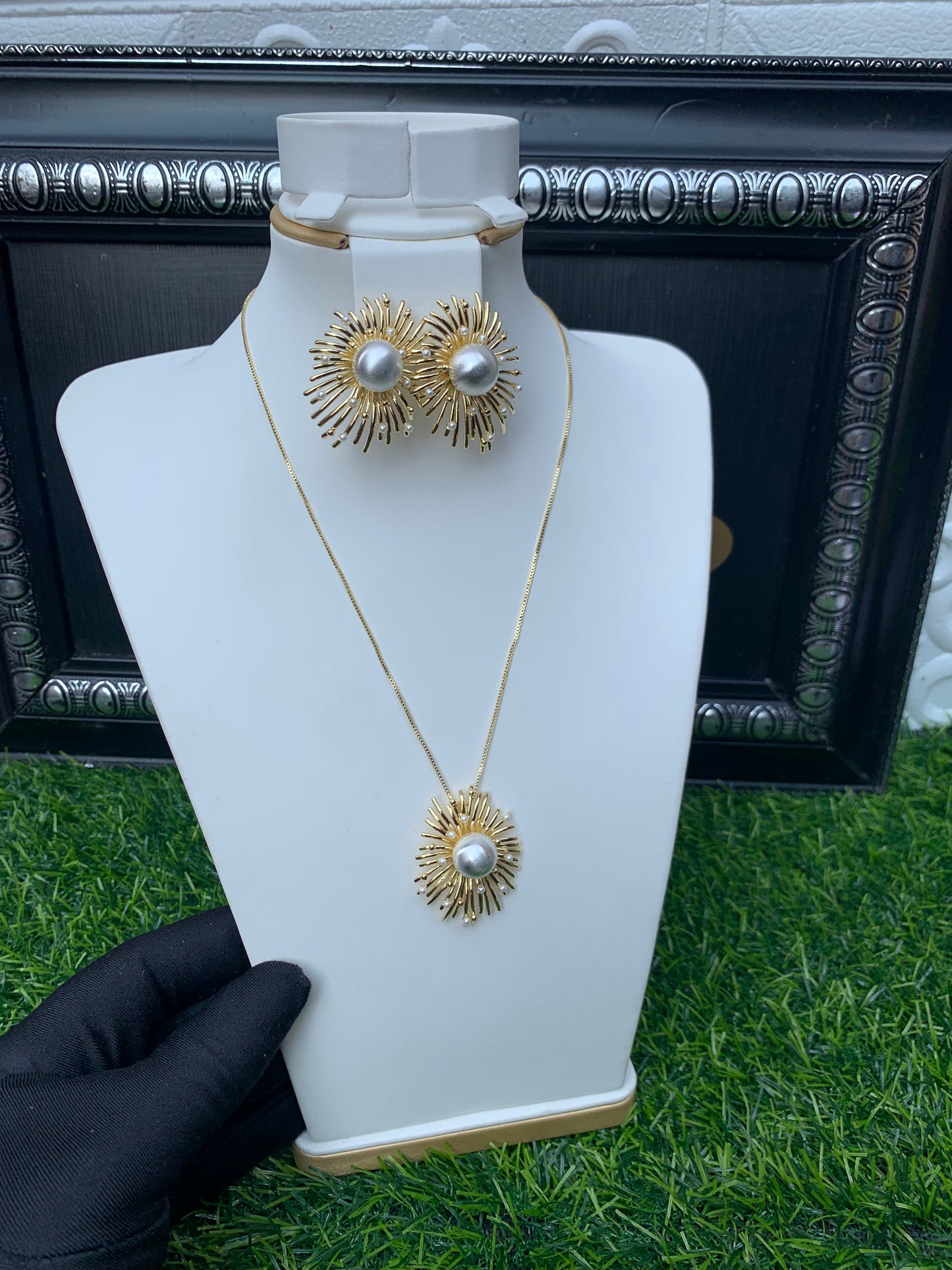 Gold necklace set