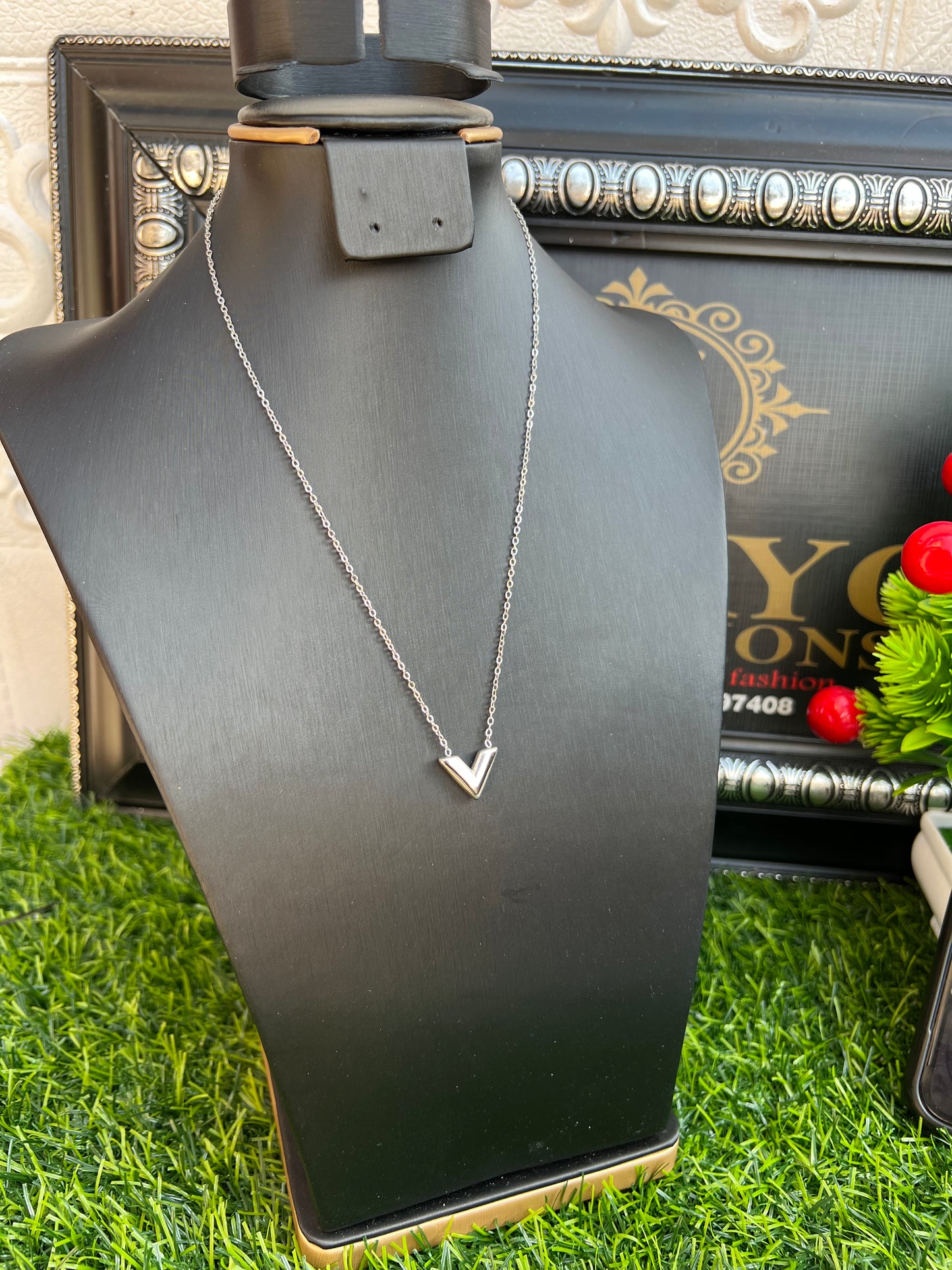 Silver V necklace