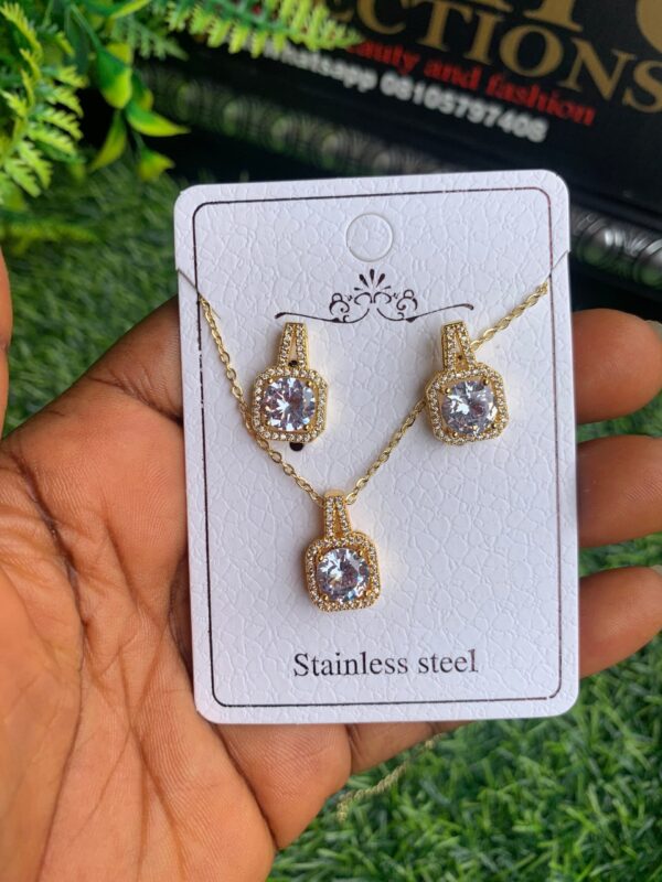 Gold jewelry set