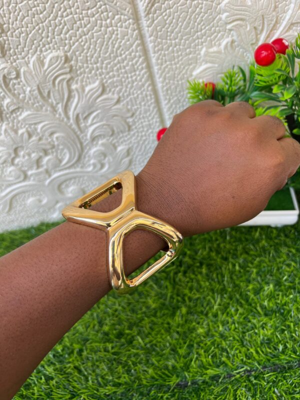 Lulu gold chunky bangle