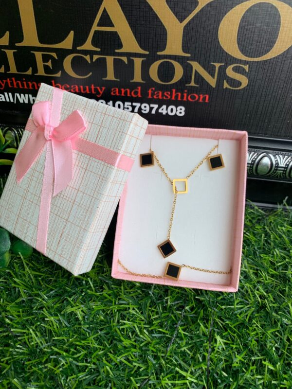 Gold and black jewellery set