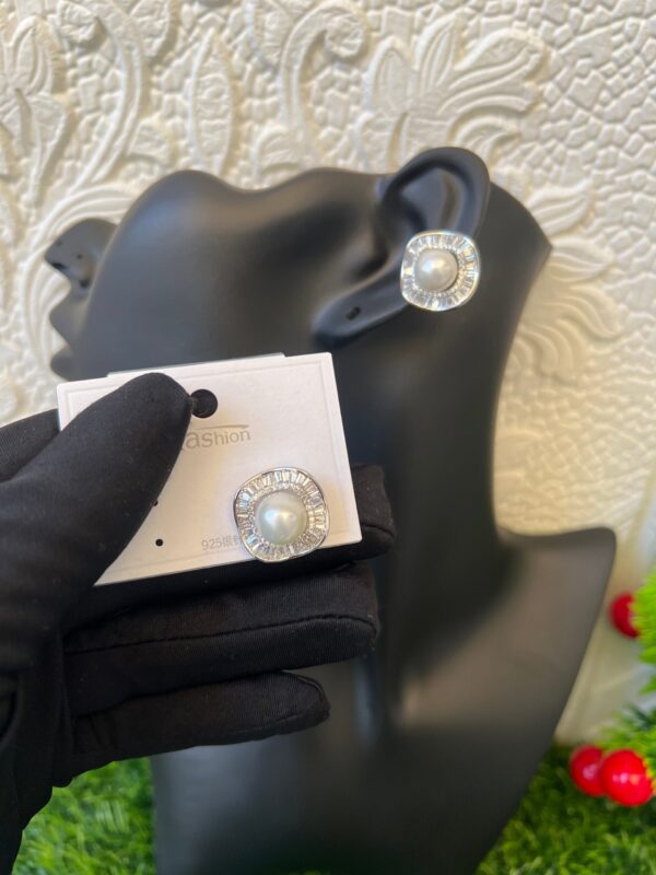 Bold bridal stud