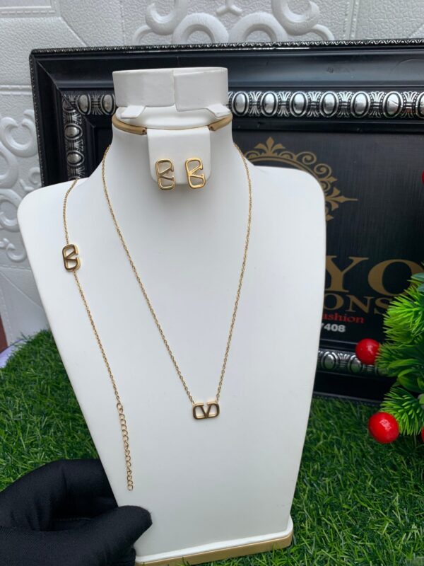 Gold jewelry set