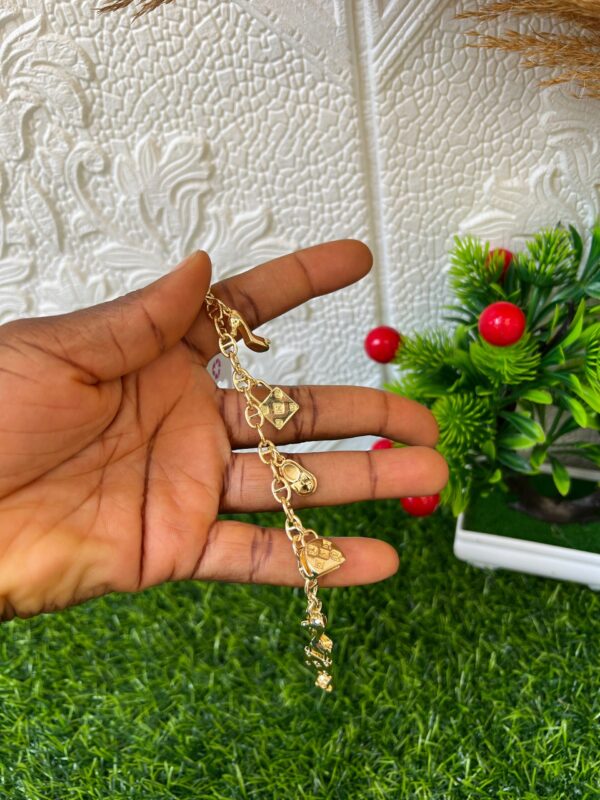 Gold bracelet with droppings