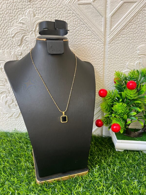 Gold/black necklace