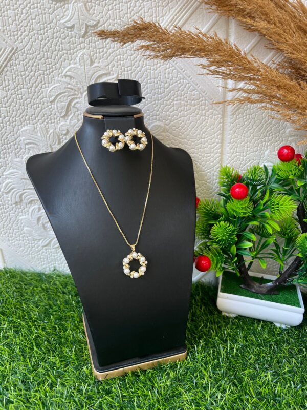 Gold / offwhite jewelry set