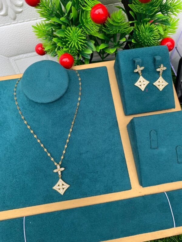 Gold jewelry set