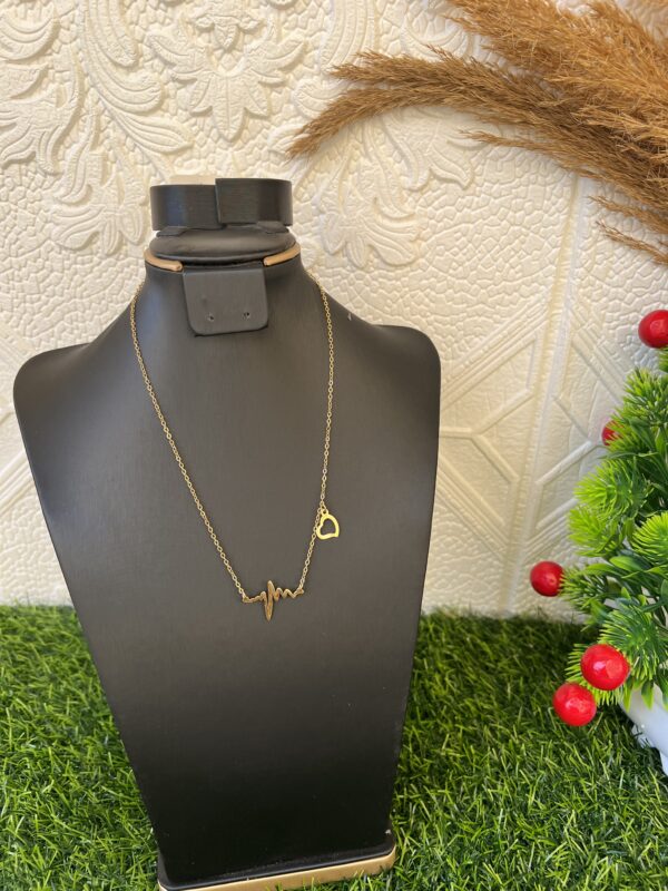 Gold heart wave necklace