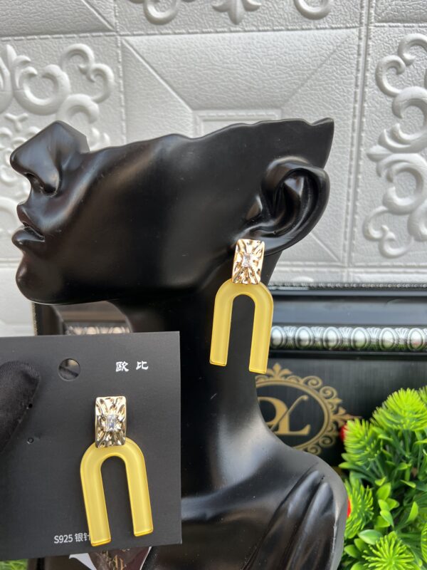 Yellow gold earrings