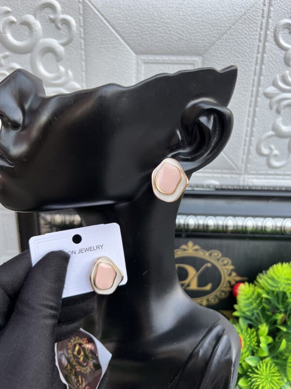 Pink /offwhite stud
