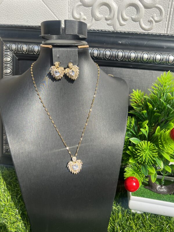 Gold stoned set