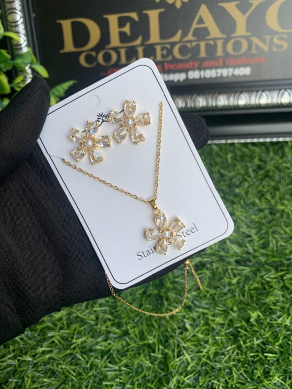 Gold stoned jewelry set