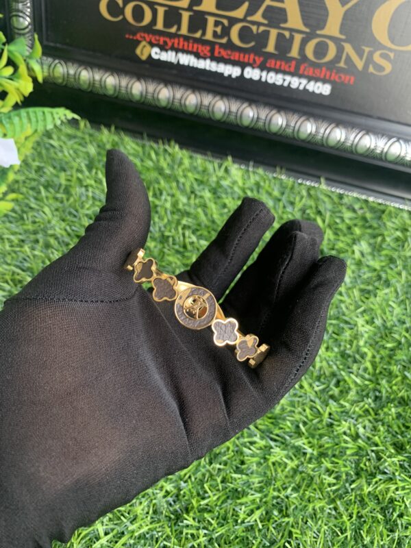 Gucci gold bracelet