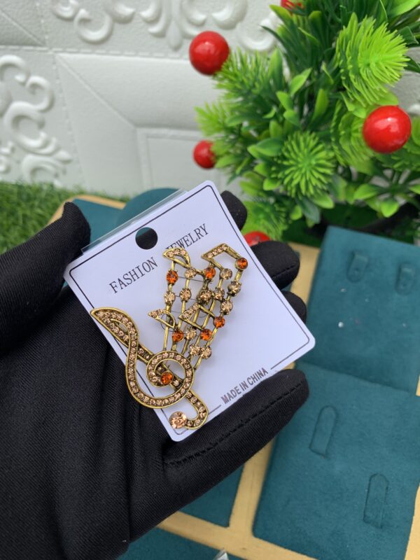 Gold music brooch