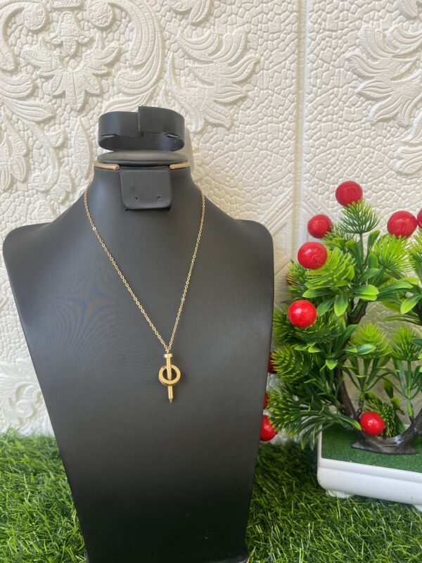Nail gold necklace