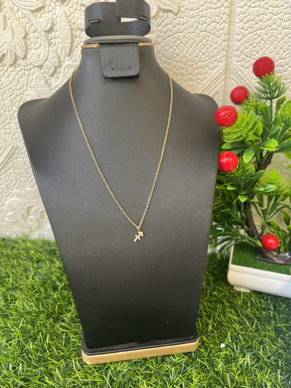 Gold minimalist stoned necklace