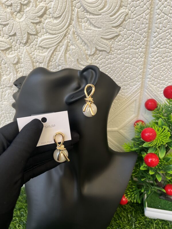 Bethel gold/pearl earrings