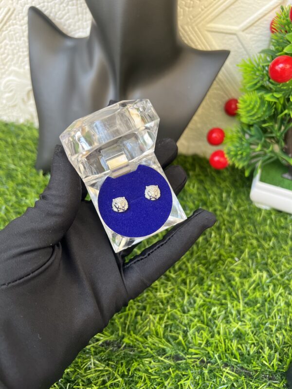 Silver unisex stud