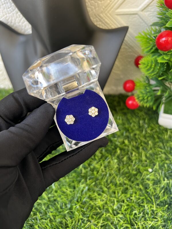Zuru gold stud