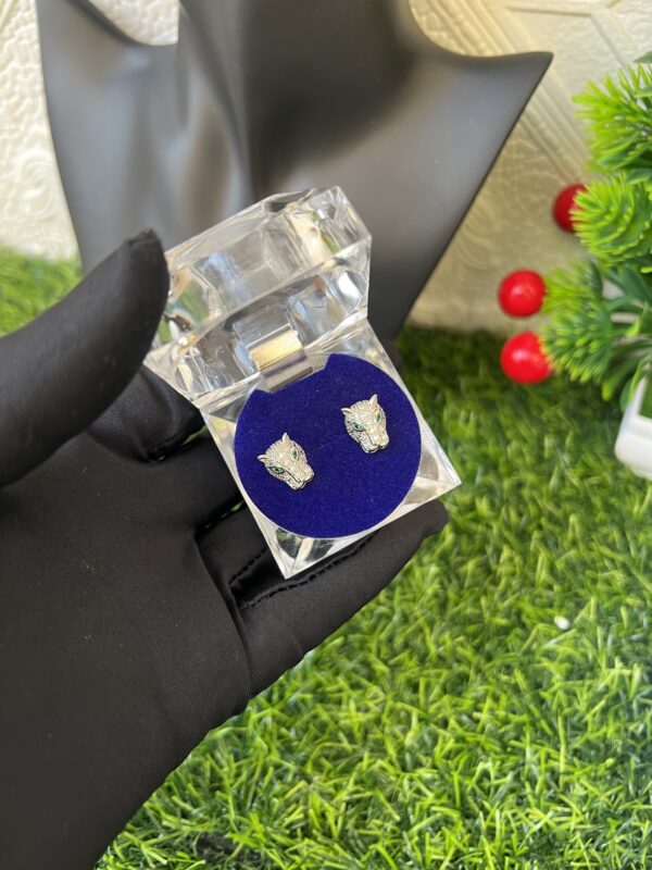 Silver unisex stud