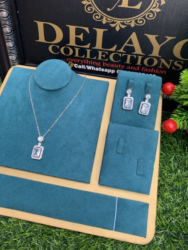 Silver stoned set