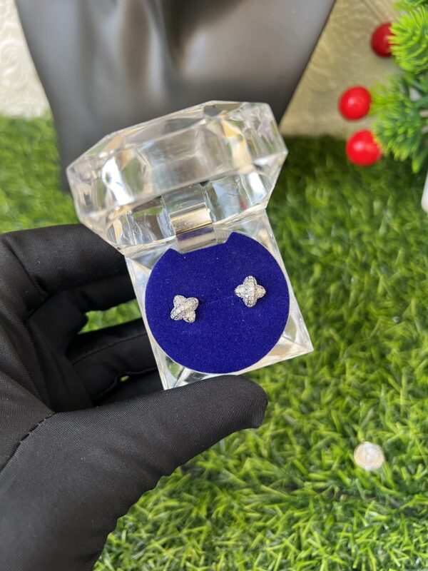Maga silver stud