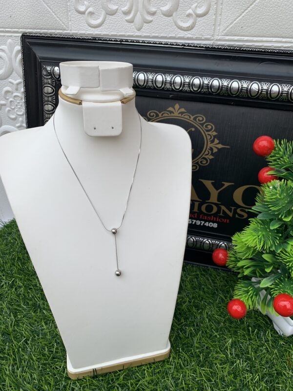 Silver ball necklace with droppings