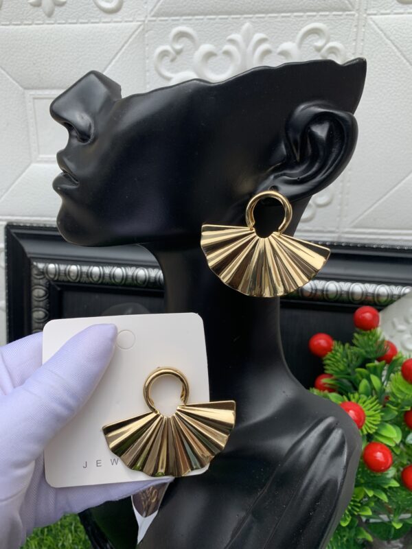 Mide gold earrings