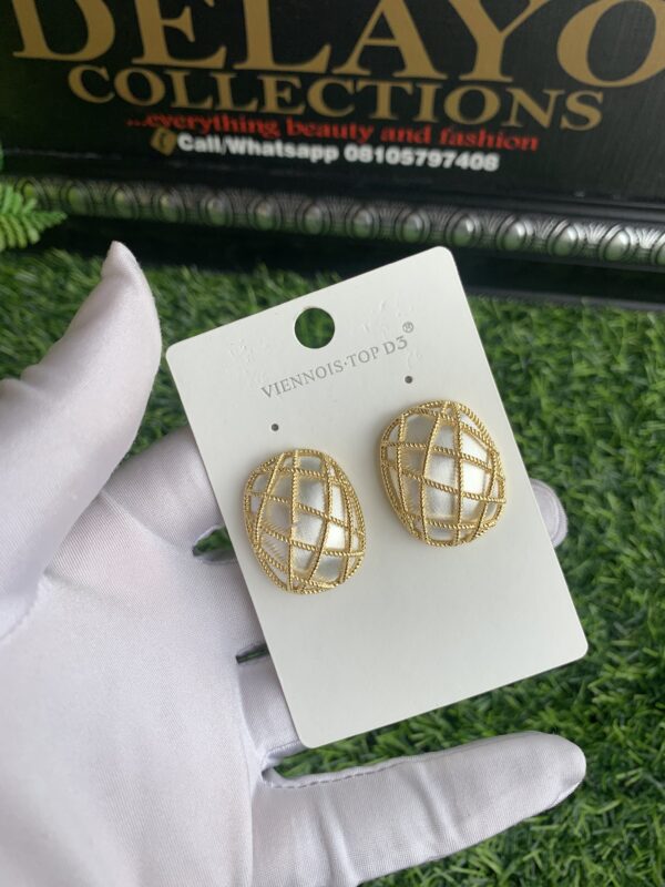 Gold and offwhite bold stud