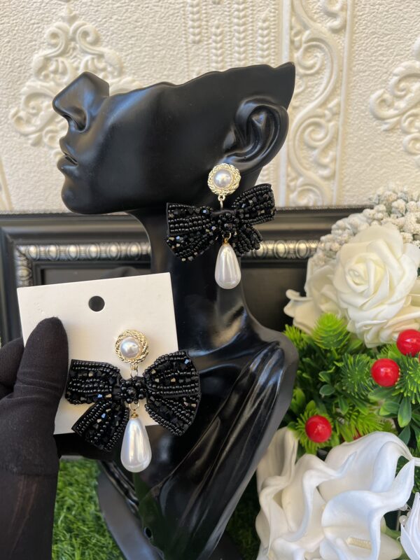 Lily black earrings