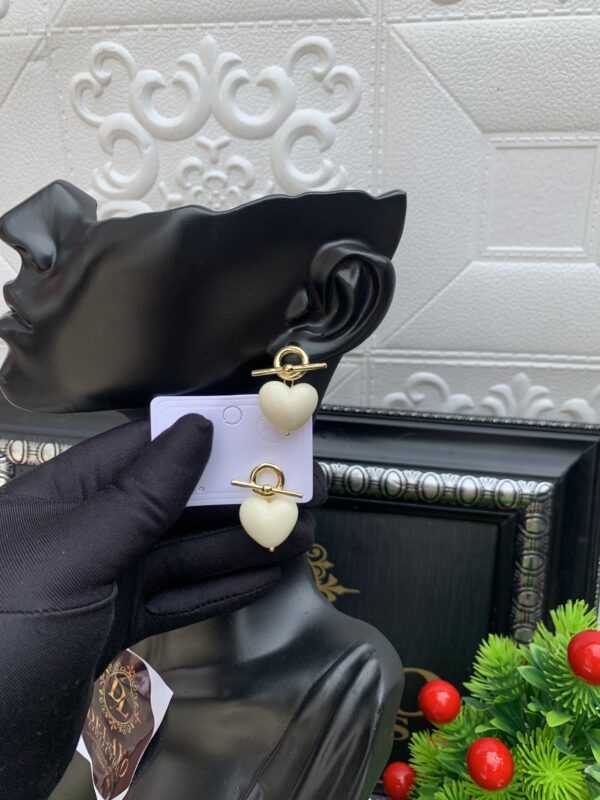 Laura Gold/Offwhite earrings