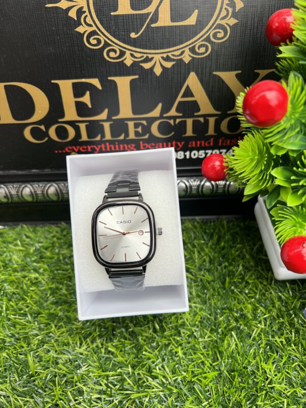 Black/ silver chain wristwatch