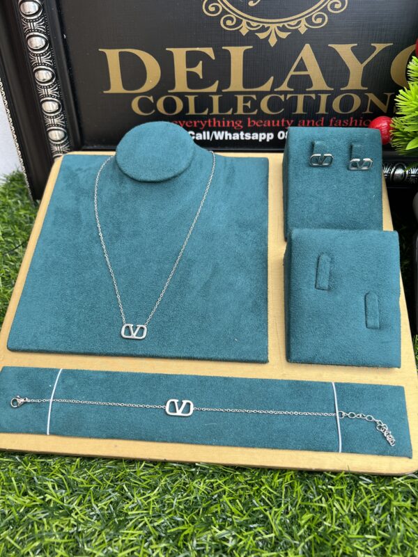 Silver V set
