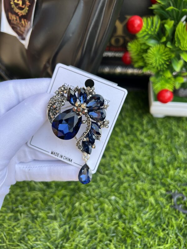 Grey/blue stoned brooch