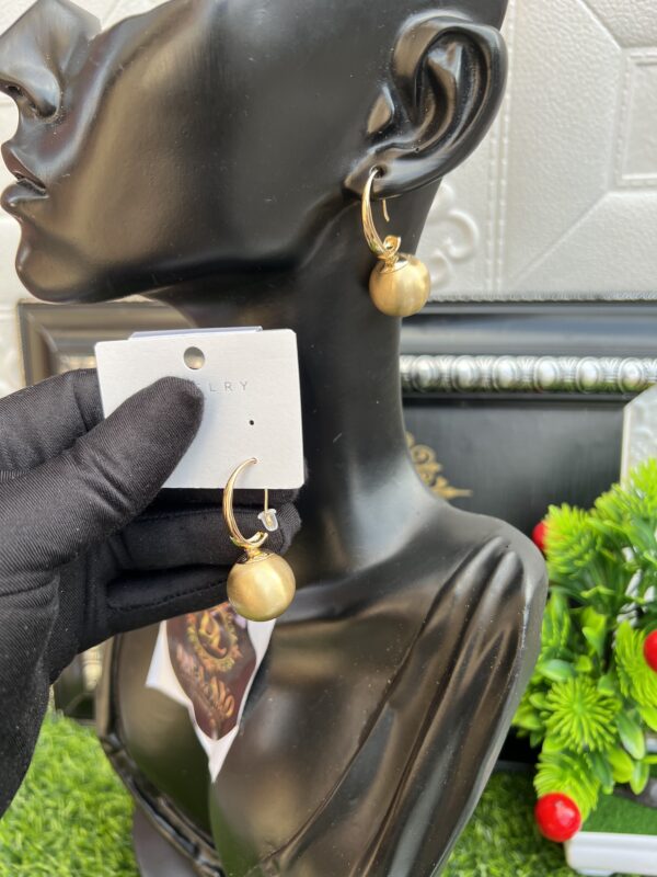 Gold solid earrings