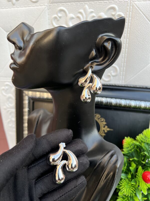 Silver layered tear drop earrings