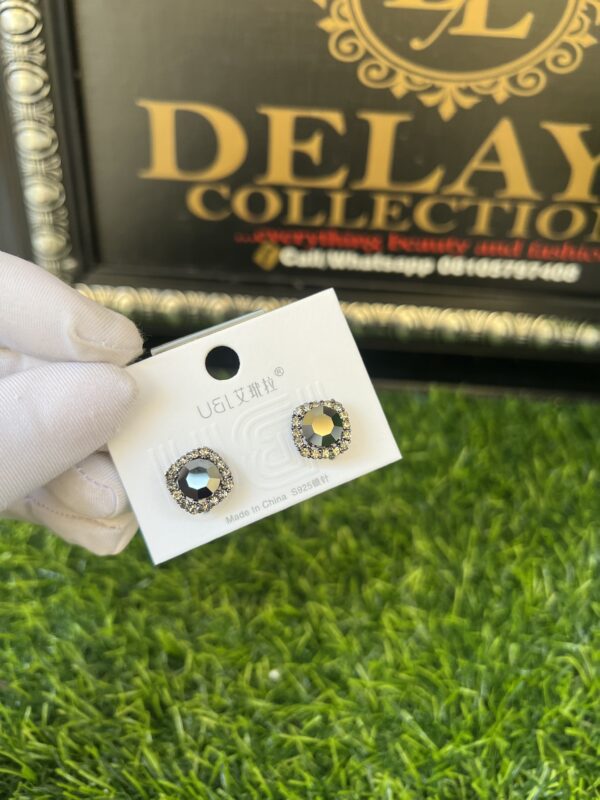 Black/silver square stud