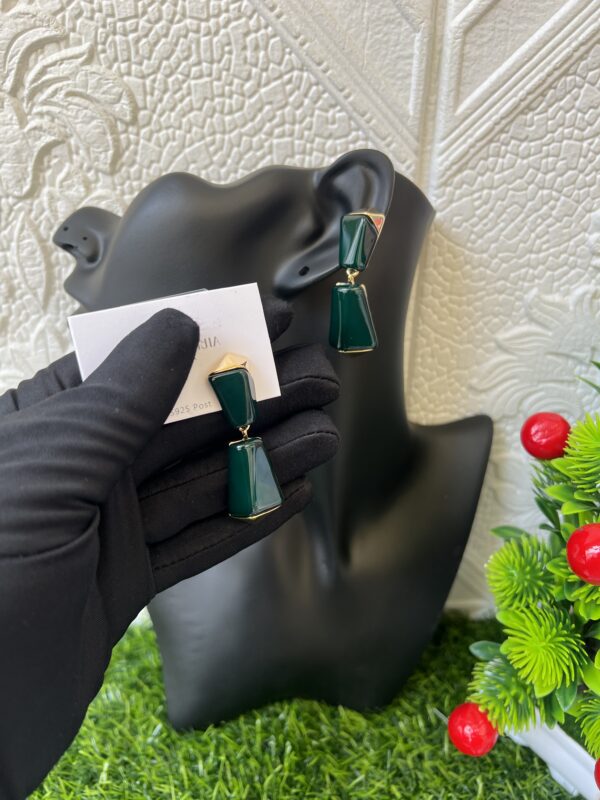 Gold/emerald earrings