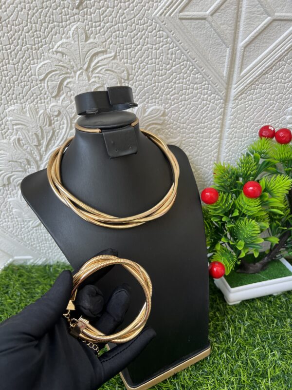 Gold jewelry set