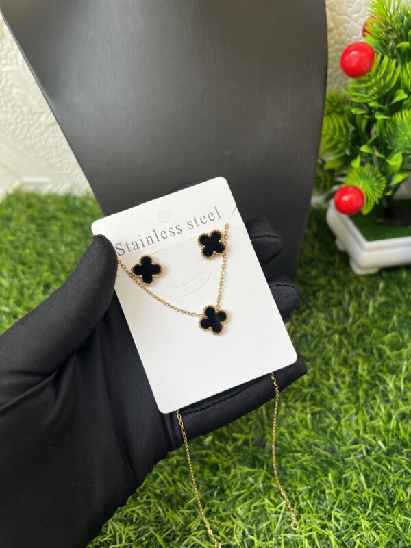 Gold and black necklace set