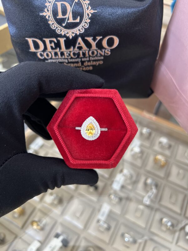 Zee Gold Engagement ring