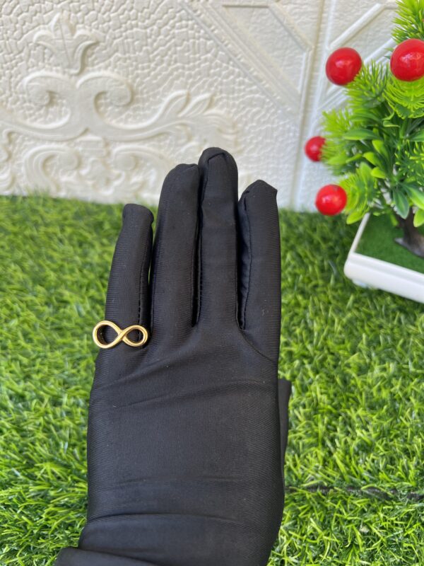 Pretty infinity gold ring