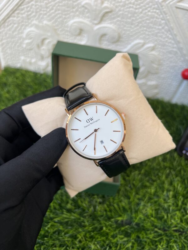 DW Black Male Leather wristwatch