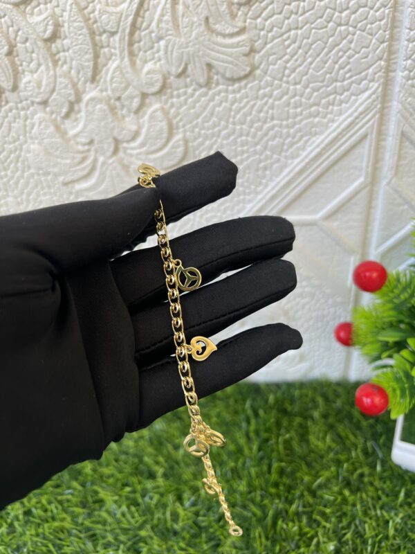 Gold replica bracelet with droppings
