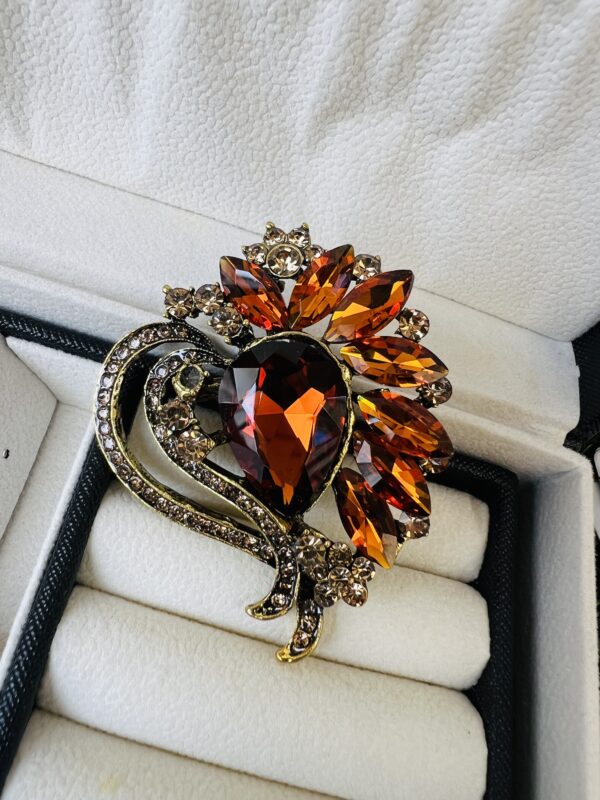 Brown / Gold brooch