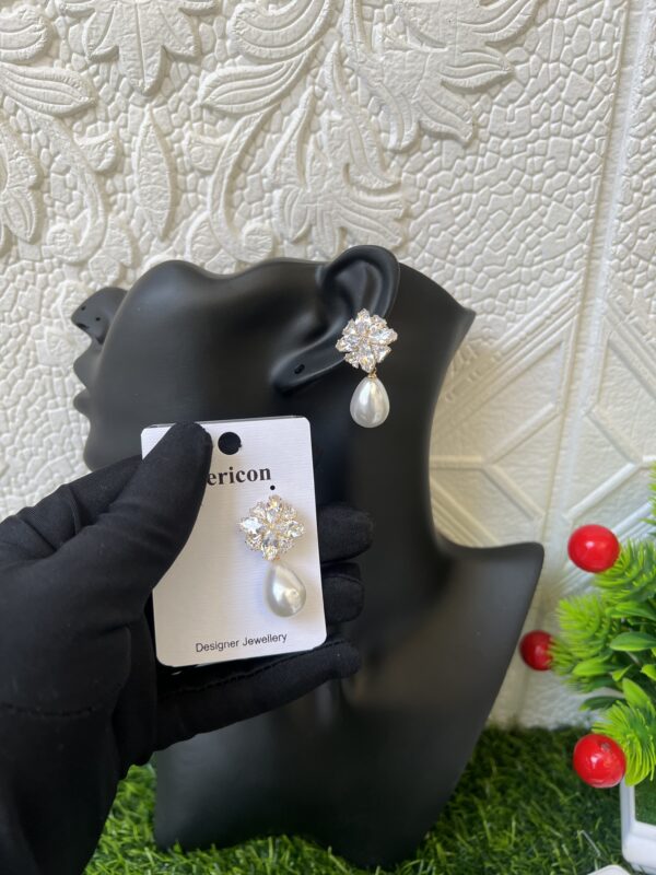 Gold/pearl earrings