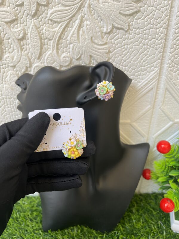 Multicolored bold stud